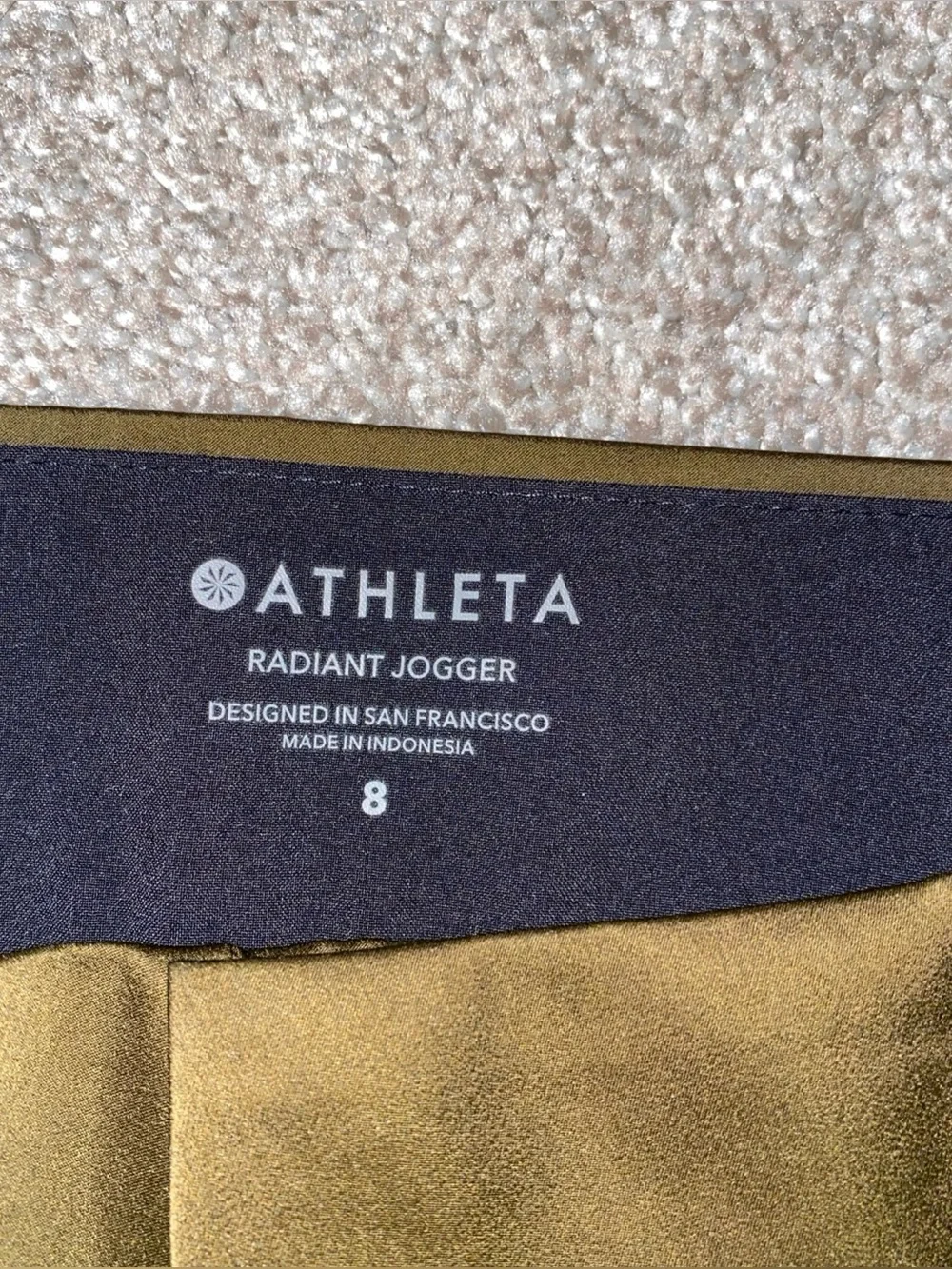 NWT Athleta Radiant Jogger Pant Olive Green Size 8 Sleek Satiny Finish MSRP $108